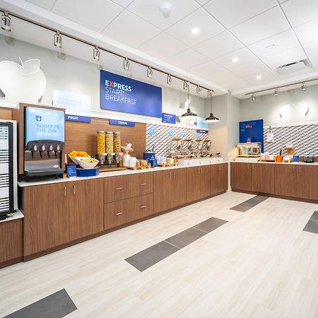 Holiday Inn Express & Suites - Fort Myers Airport By Ihg Exteriör bild