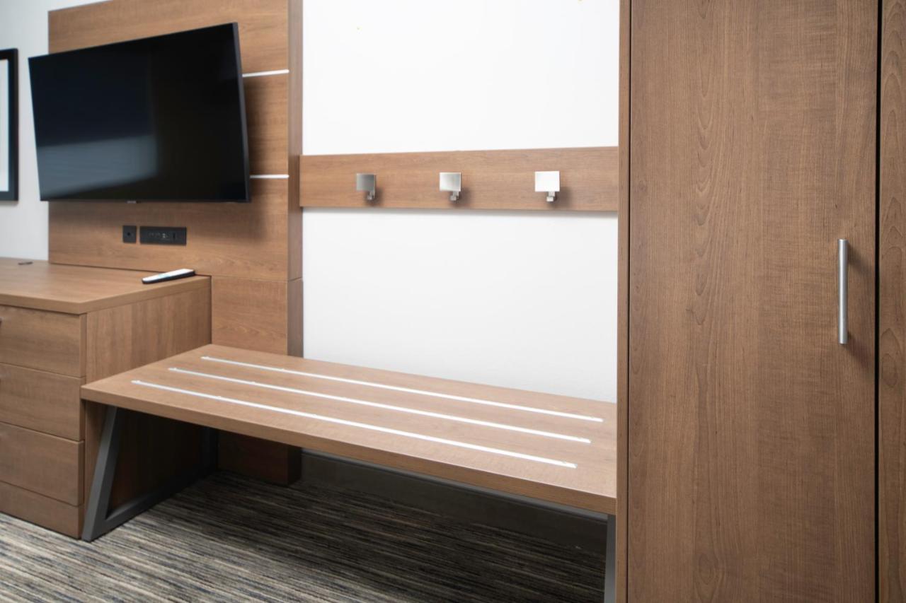 Holiday Inn Express & Suites - Fort Myers Airport By Ihg Exteriör bild