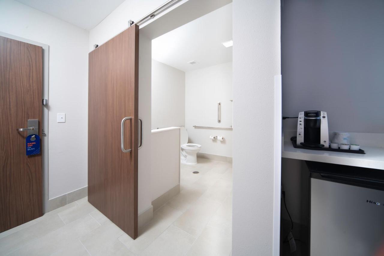 Holiday Inn Express & Suites - Fort Myers Airport By Ihg Exteriör bild