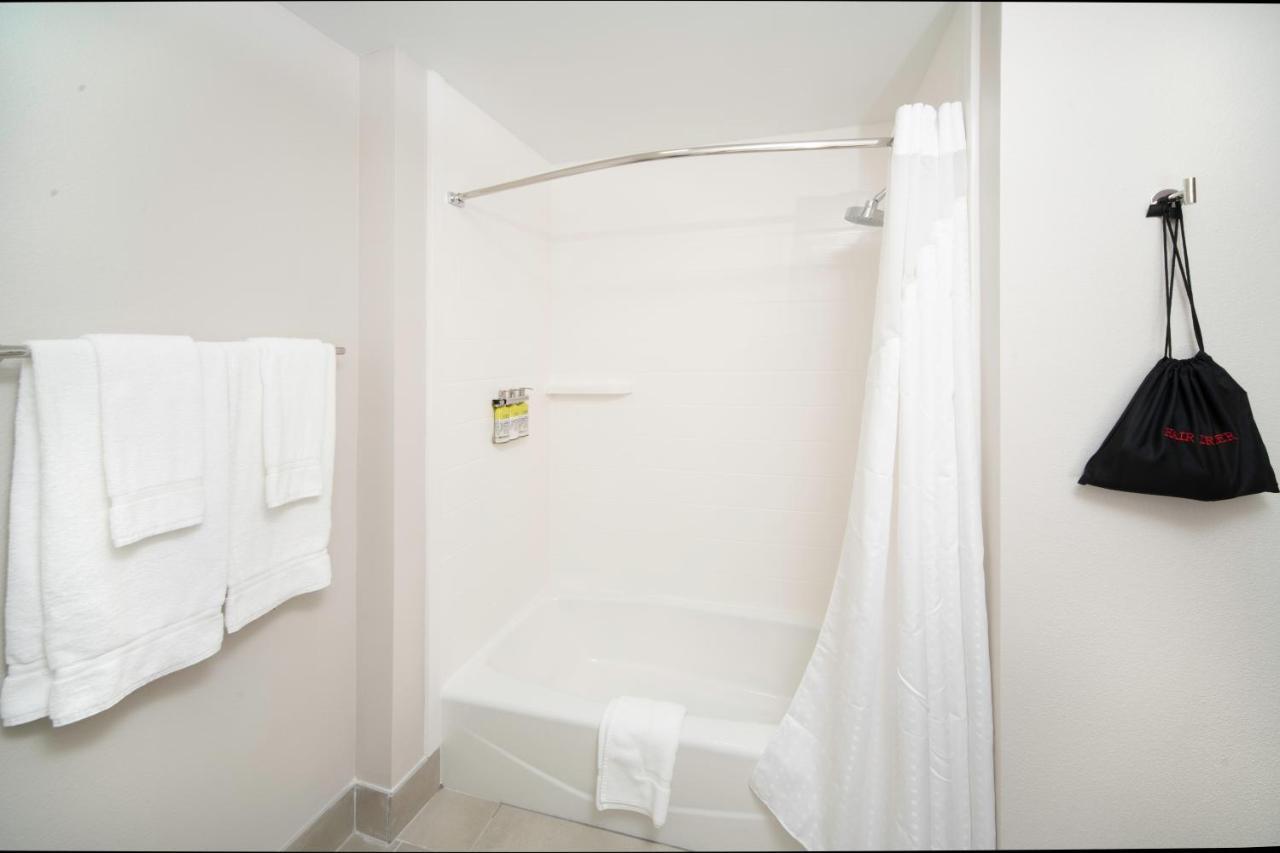 Holiday Inn Express & Suites - Fort Myers Airport By Ihg Exteriör bild